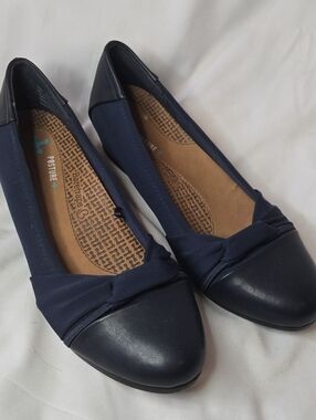 NWOT BareTraps Nima Navy Knot-Detail Women’s Ballet Flats Womens 6